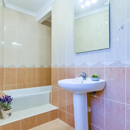 فيلة Guzman - Alba